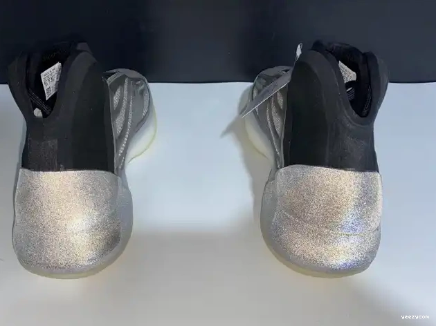Quantum Barium Yeezy Adidas H68771 0522